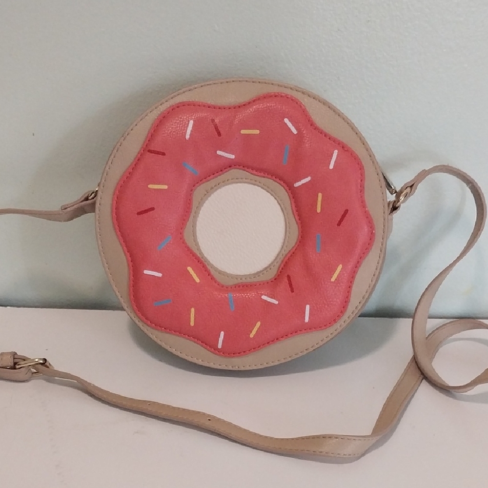 Donut-Shaped Crossbody Bag